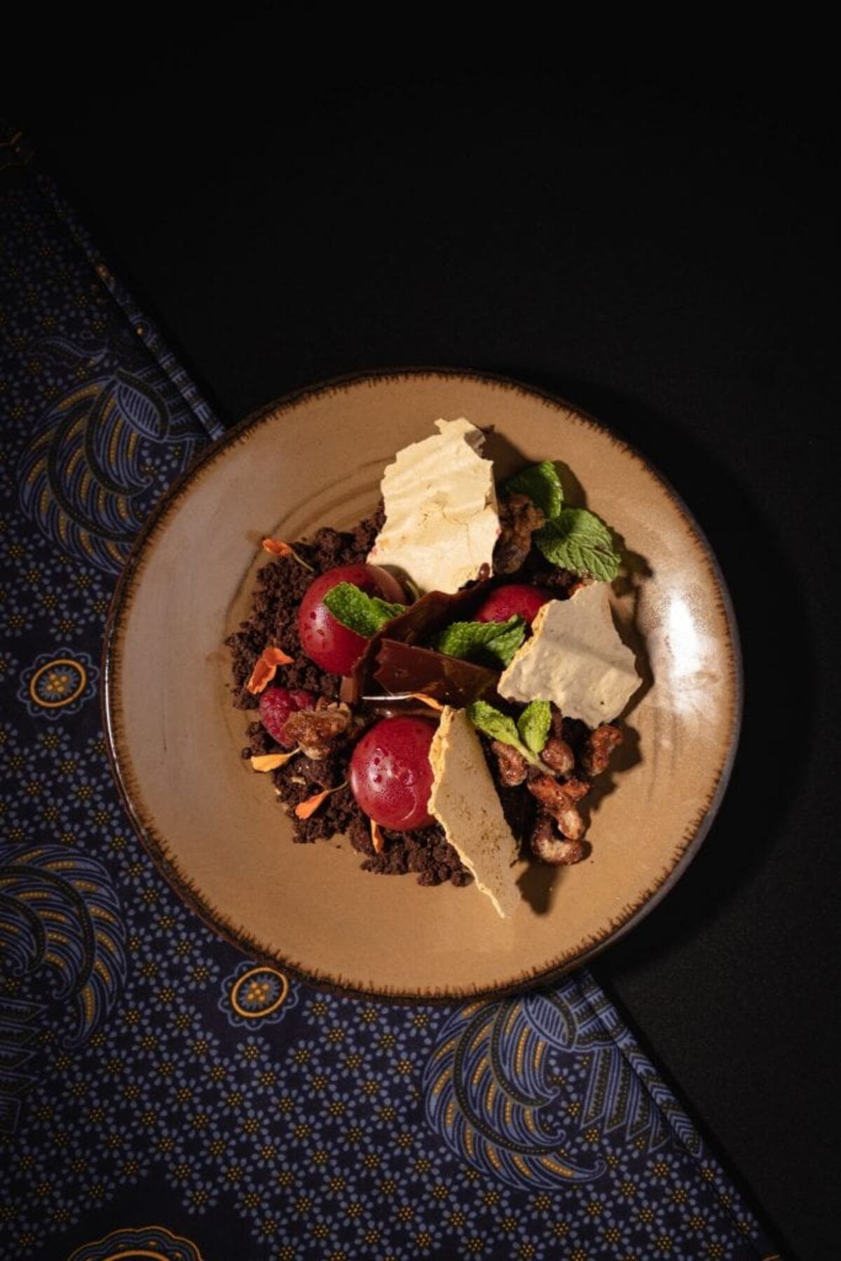 Un restaurante en la ciudad con sabor a mar y fuego