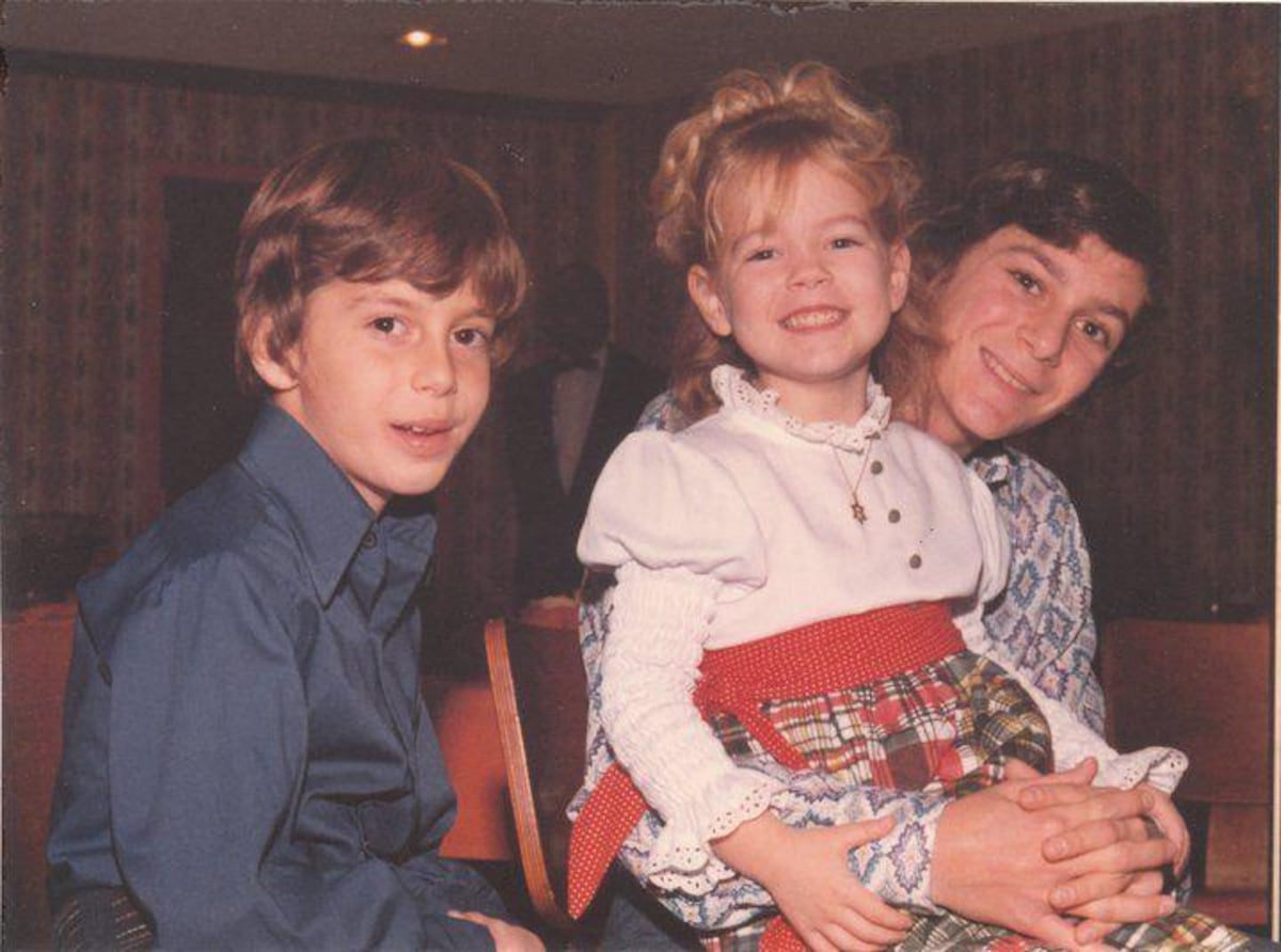 “Nos reencontramos después de 40 años y el amor aún estaba ahí”: la conmovedora historia de dos adolescentes que fueron separados cuando ella quedó embarazada