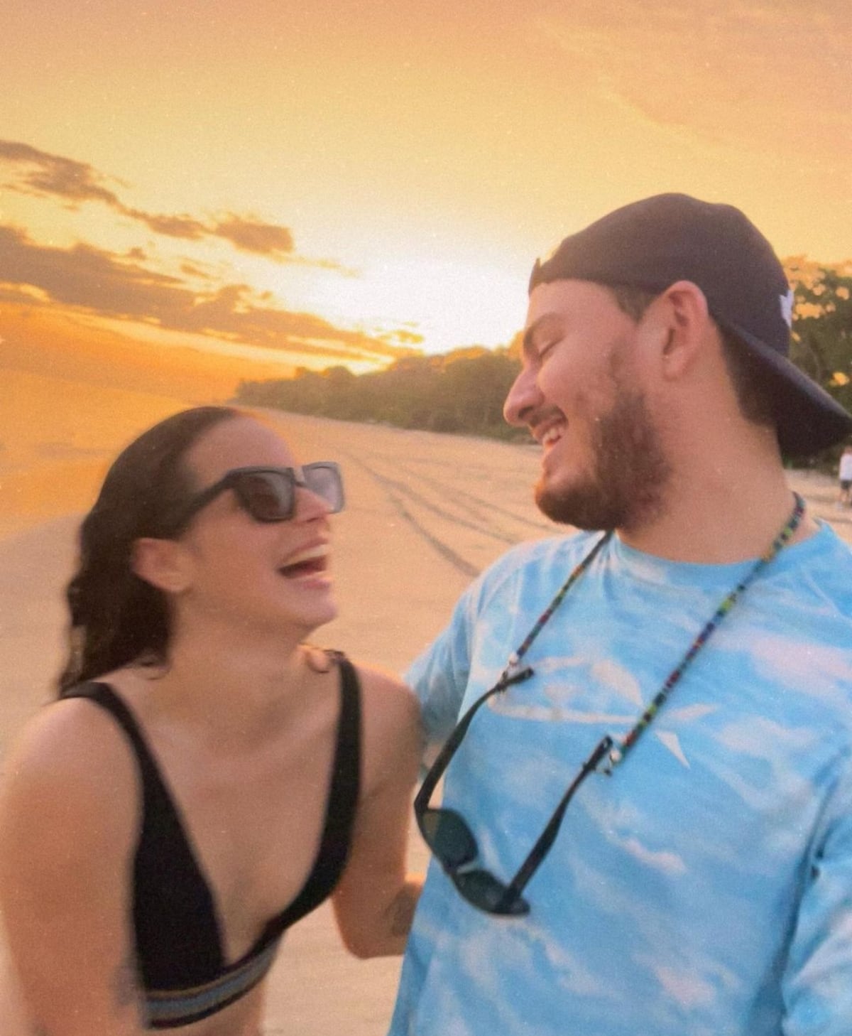 Juan Diego Vásquez celebra 15 meses de noviazgo con Carolina Della Sera