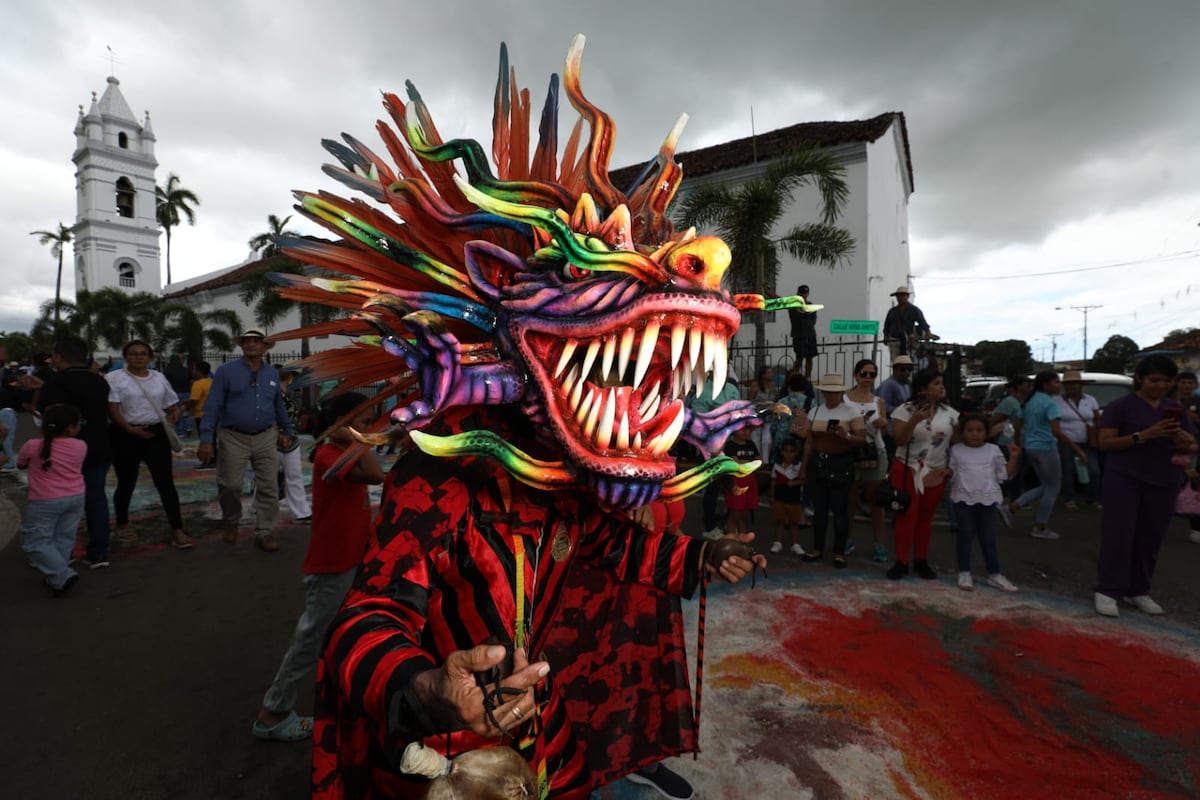 Imágenes de la danza del Corpus Christi en La Villa de Los Santos