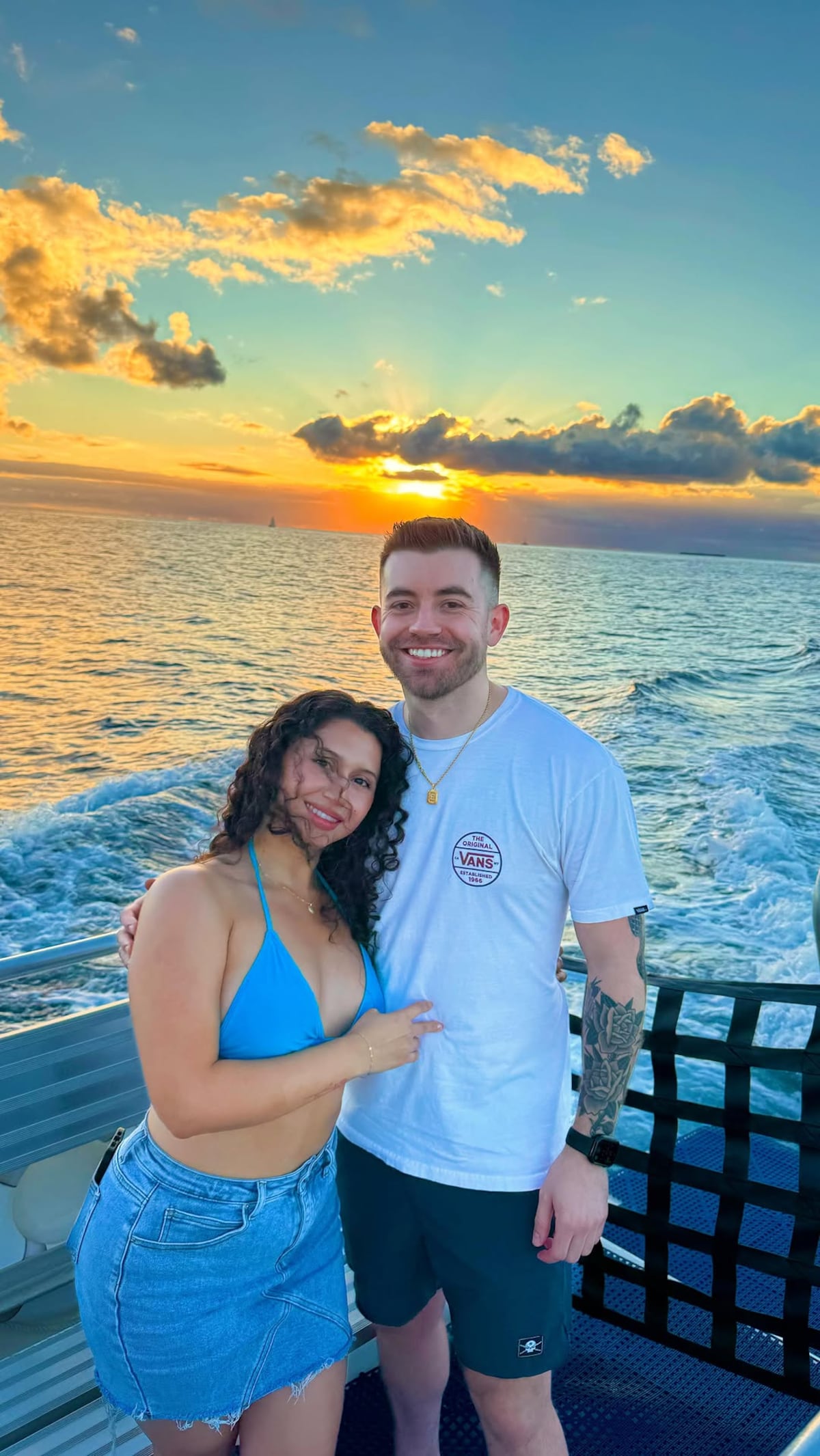 ¡Sí fue real! La pareja que se casó durante el ‘show’ del Super Bowl y tuvo a Bad Bunny de testigo