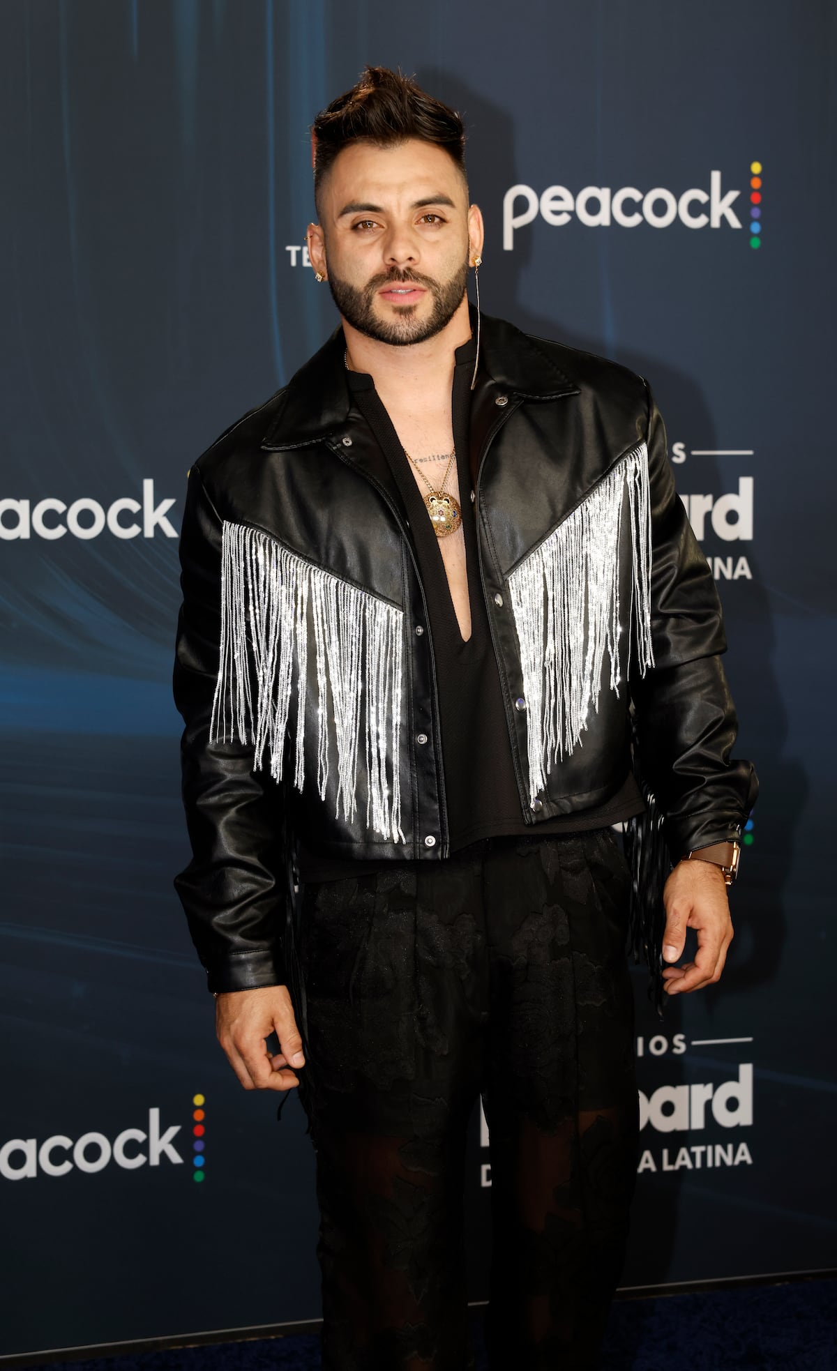 La pedrería y los cortes clásicos destacaron en la alfombra azul de los Billboard latinos