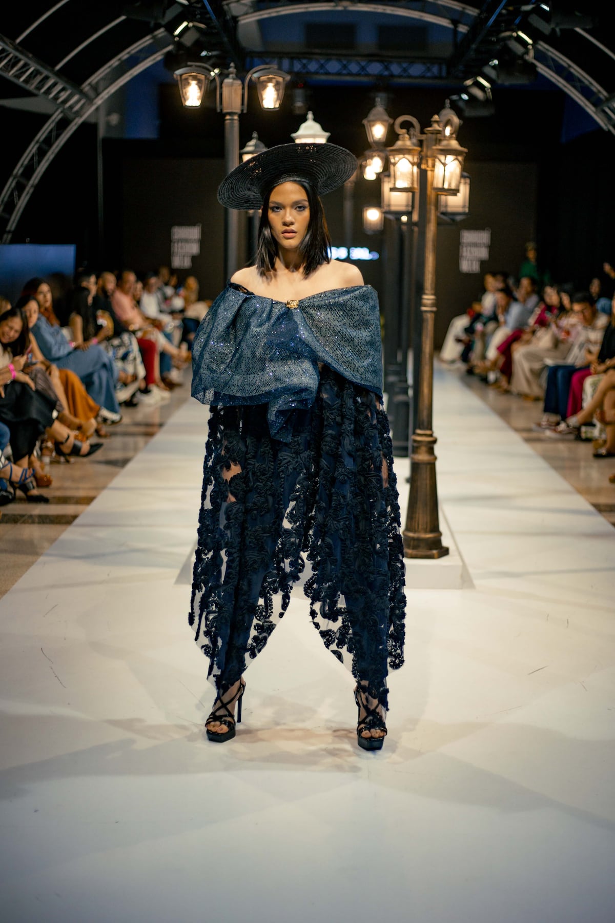 Musas de la música y reflexiones en la pasarela de Nicolas Real en Chiriquí Fashion Week