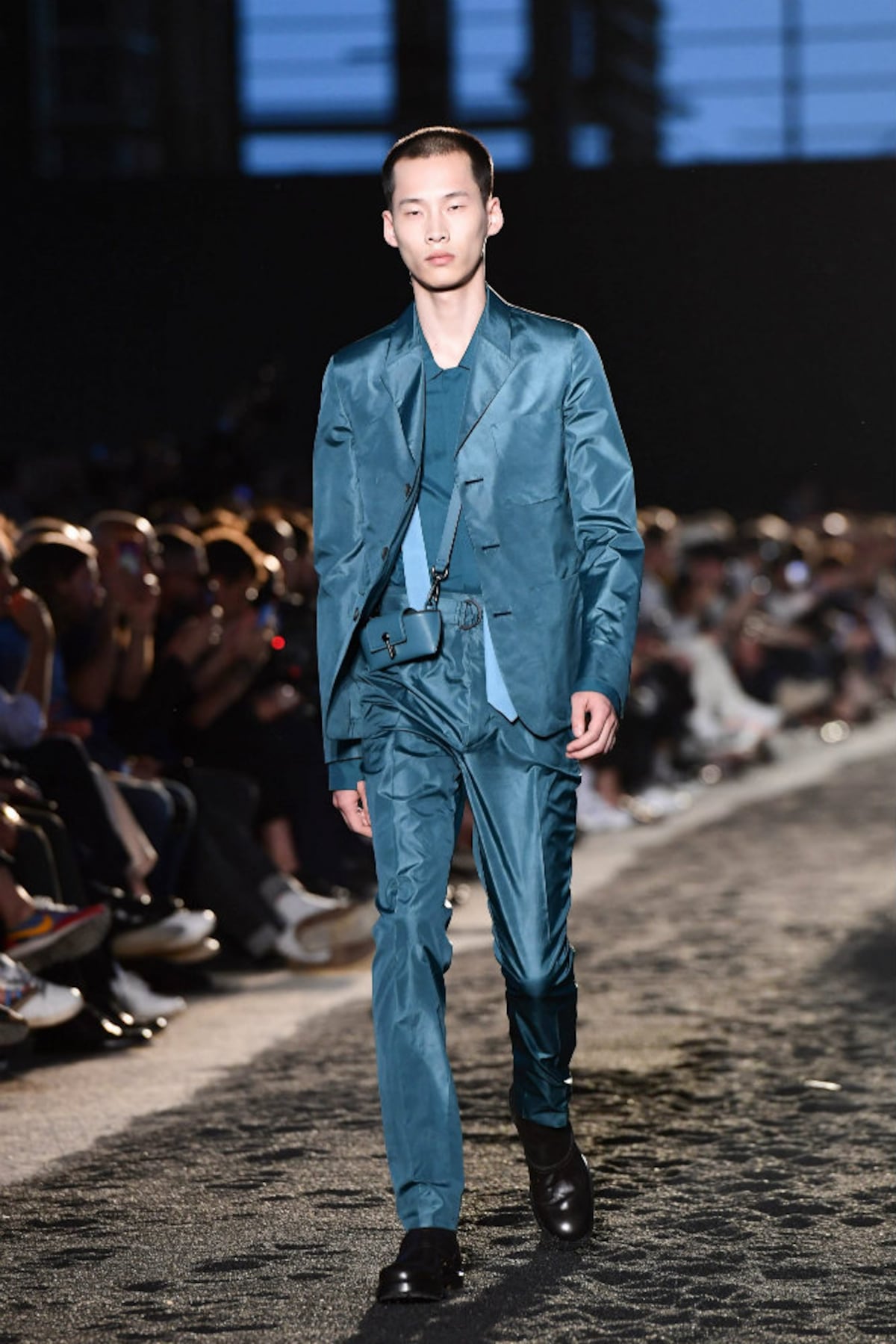 El clásico traje masculino se reinventa