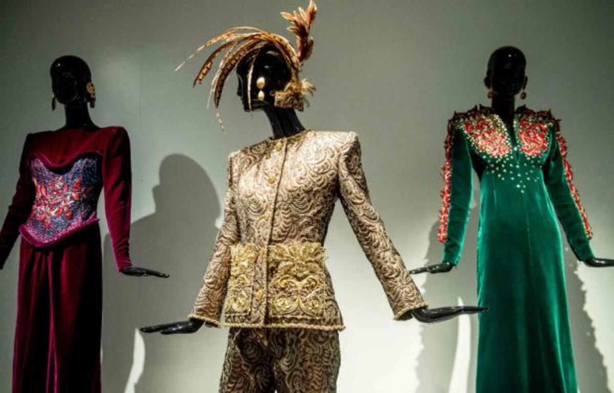 Hubert de Givenchy y su exhibición en Francia