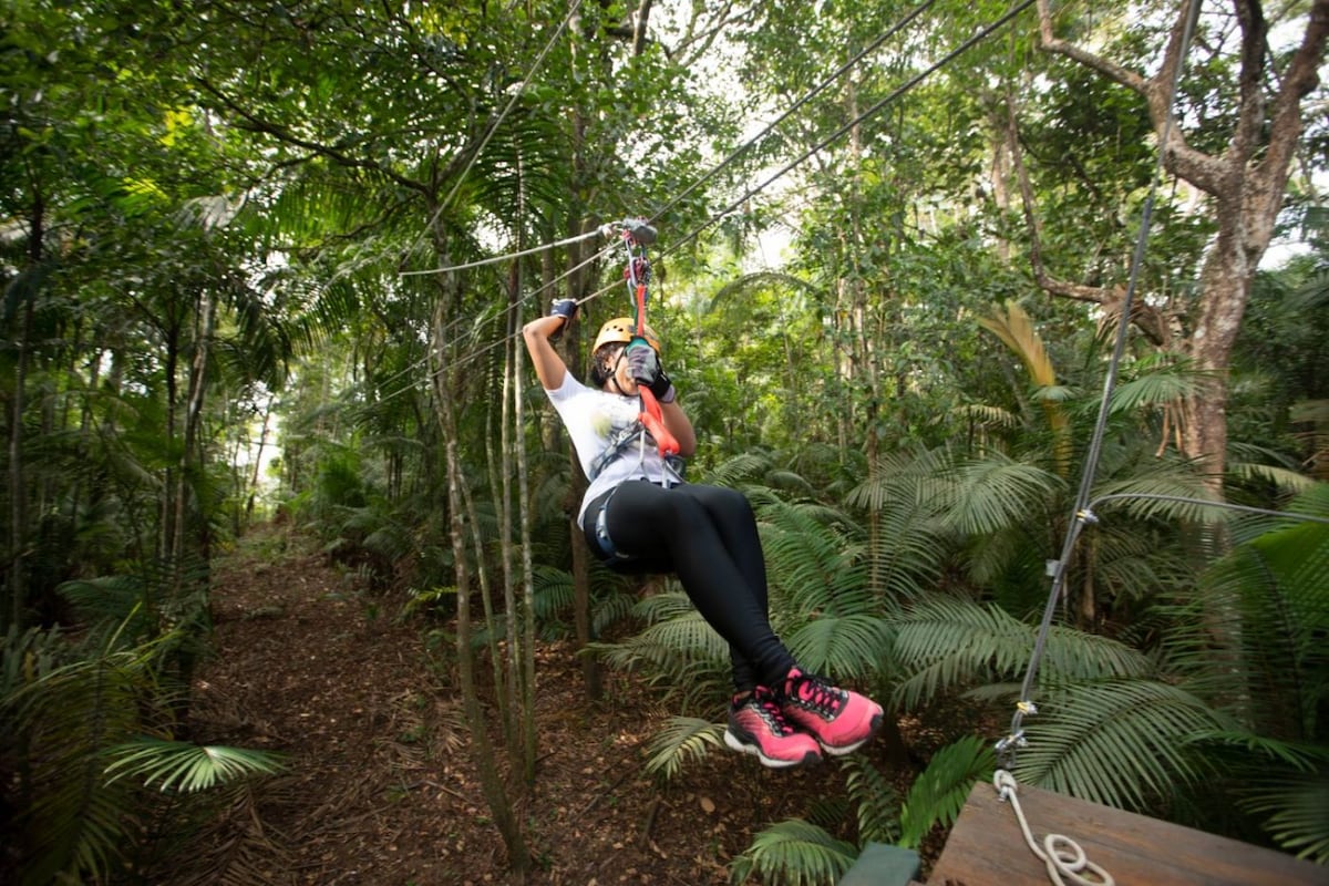 Gamboa desde el aire, recorriendo el bosque en teleférico y líneas de canopy