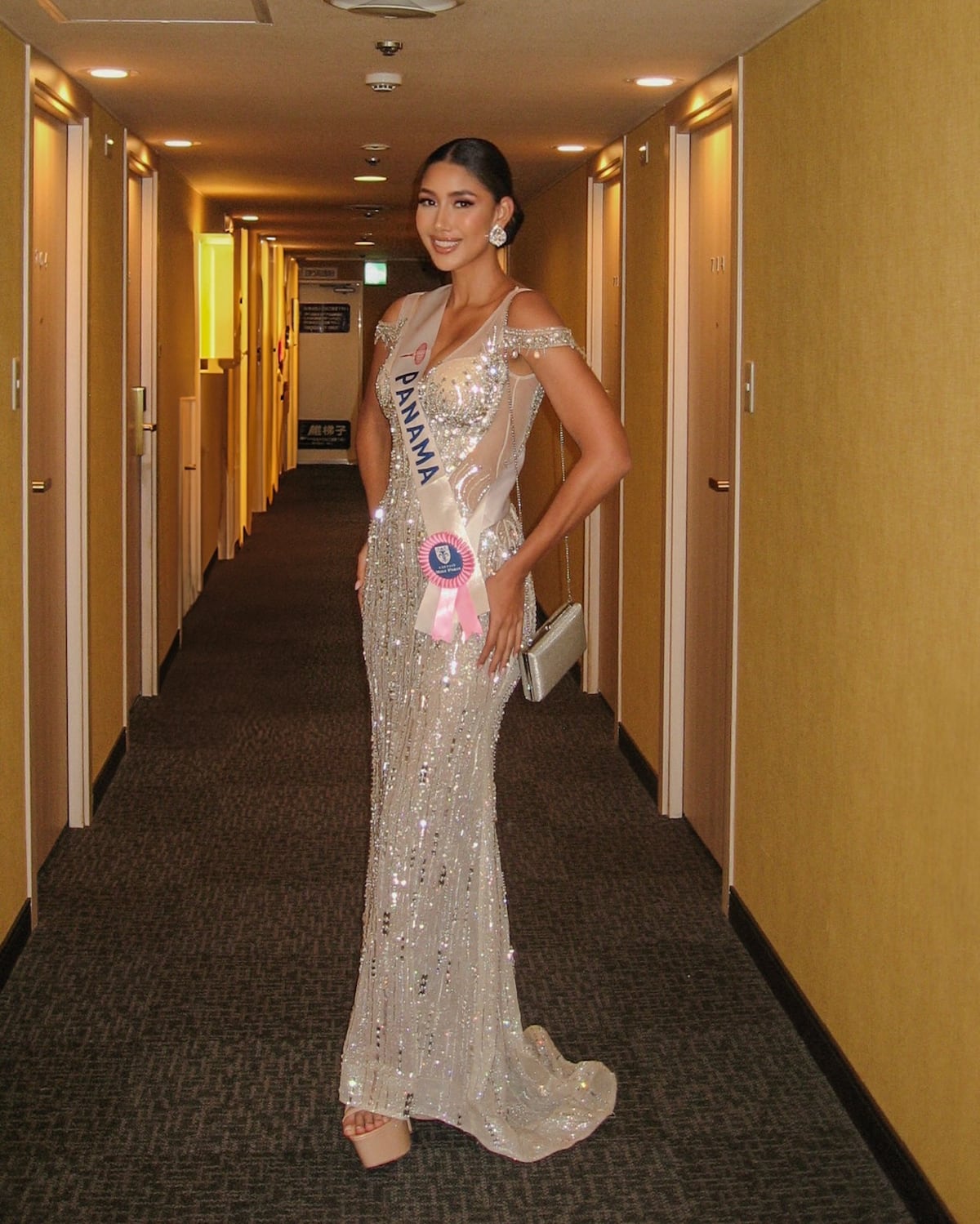 Diseñadores nacionales e internacionales detrás de los vestidos de Liliam Ashby Barrera en Miss International 2024