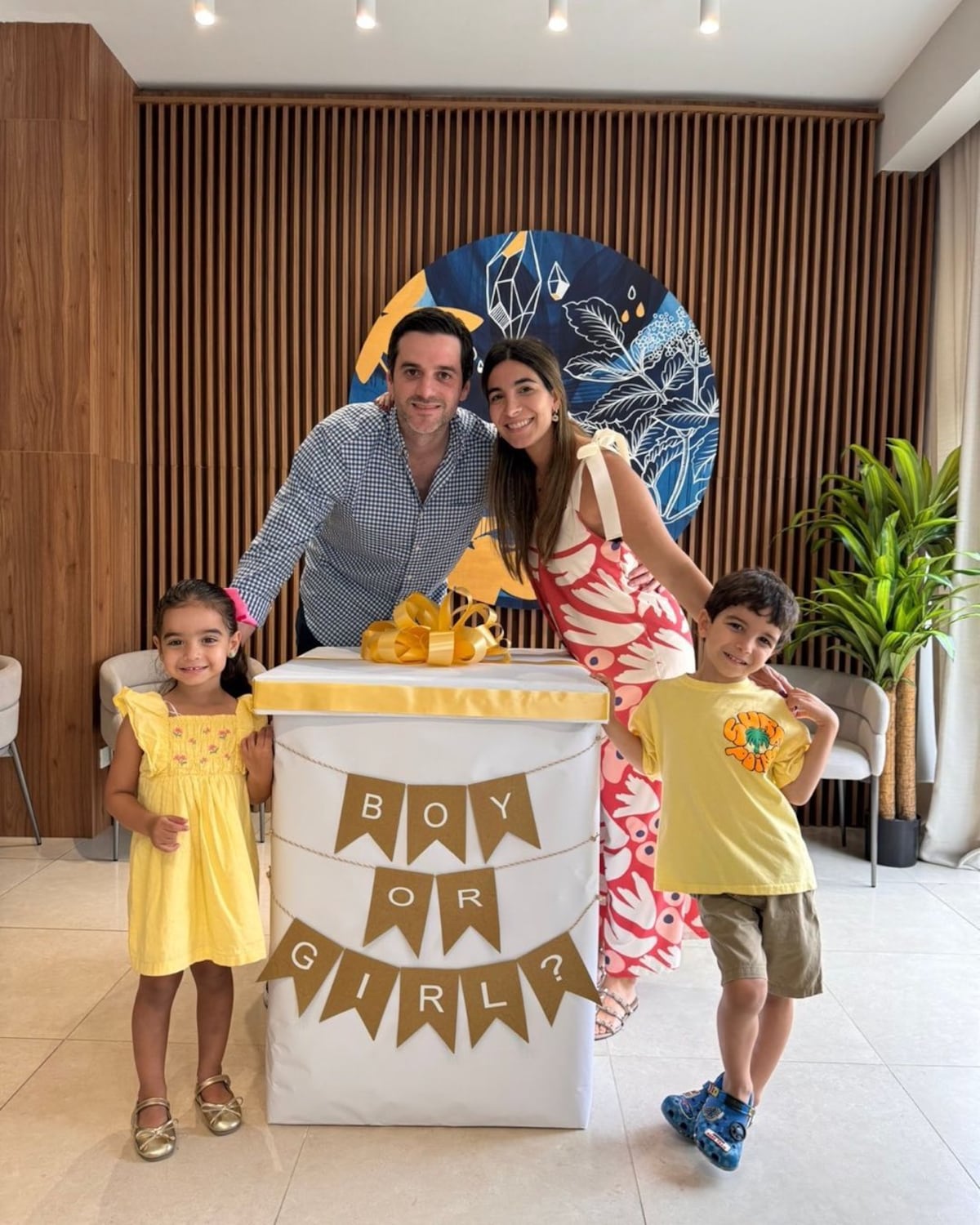 Monique y Alexandra, las hijas mellizas del presidente José Raúl Mulino, están en la dulce espera