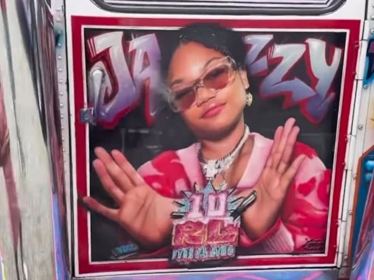 Jazzy, la reportera panameña de 15 años, ya tiene su retrato en un diablo rojo