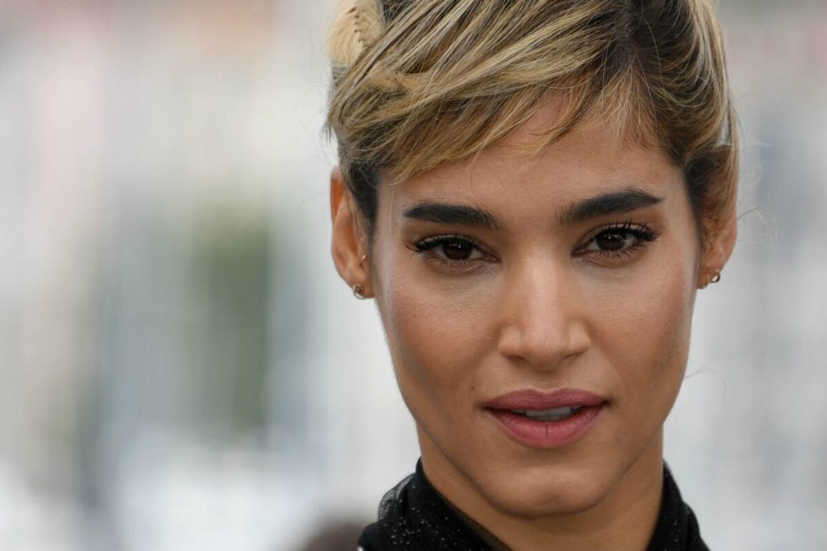 Piel iluminada y toques de color, las nuevas tendencias de maquillaje