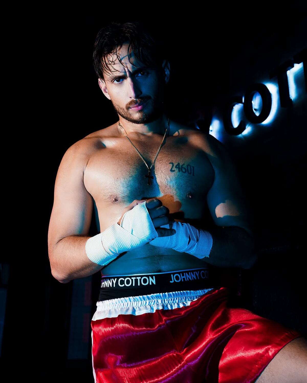 Con guantes y shorts deportivos: Así lucieron los actores panameños Diego de Obaldía y Elmis Castillo en una campaña de ropa interior