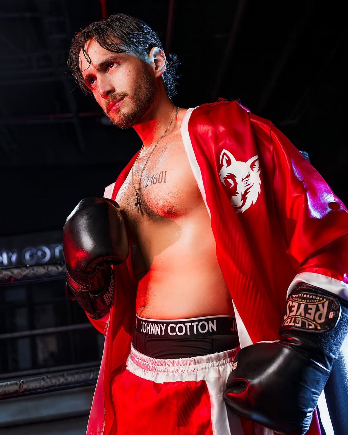 Con guantes y shorts deportivos: Así lucieron los actores panameños Diego de Obaldía y Elmis Castillo en una campaña de ropa interior