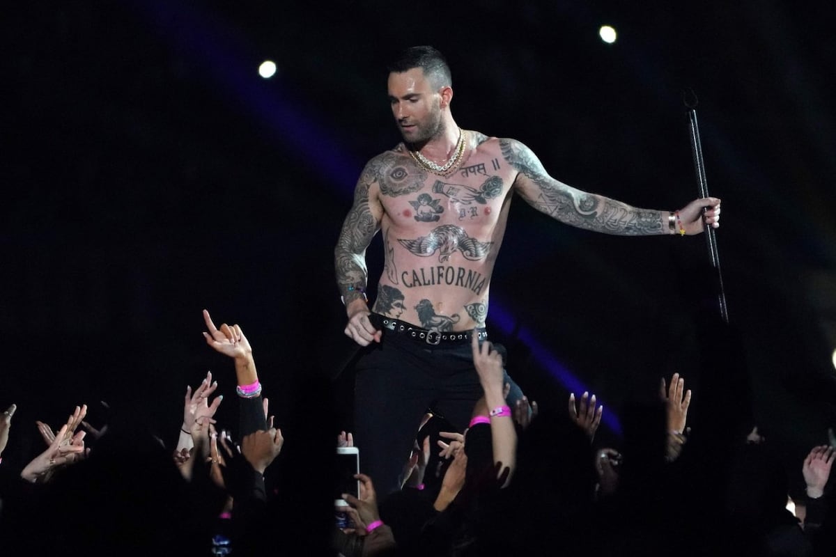 10 fotos de Adam Levine (sin camisa) en el medio tiempo del Super Bowl