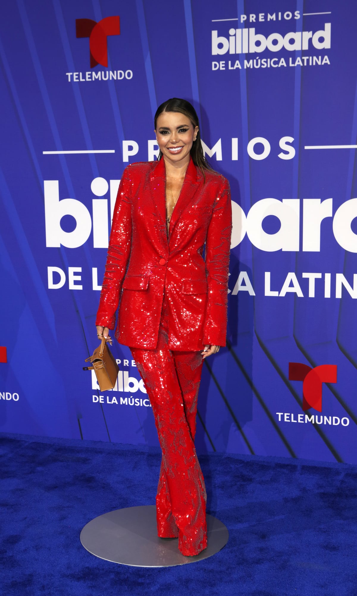 La alfombra de los Latin Billboards: El negro y los diseños clásicos intervenidos dominaron 