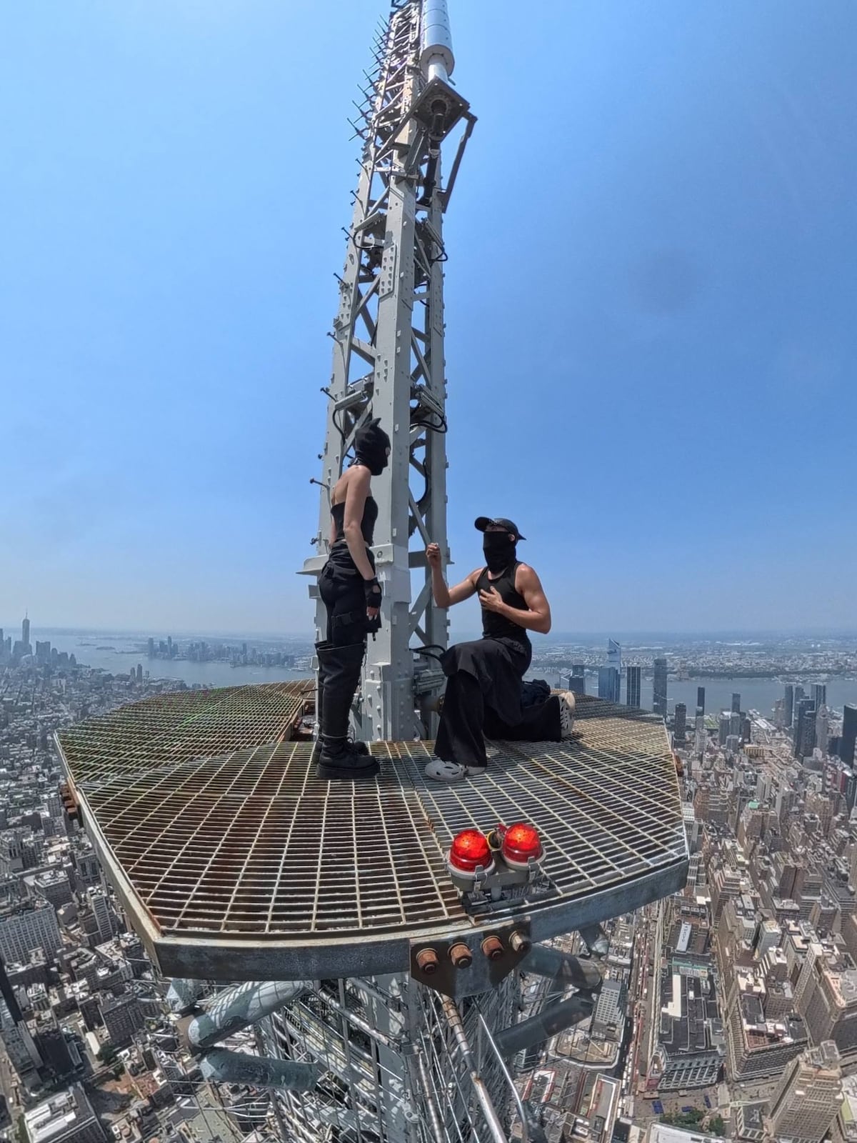 ¿Quiénes son Angela e Ivan, la pareja de escaladores que se comprometió en el Empire State Building?