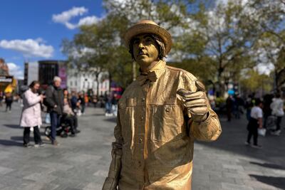 “El arte callejero no es un crimen”: Londres elimina las presentaciones artísticas de su plaza más mítica