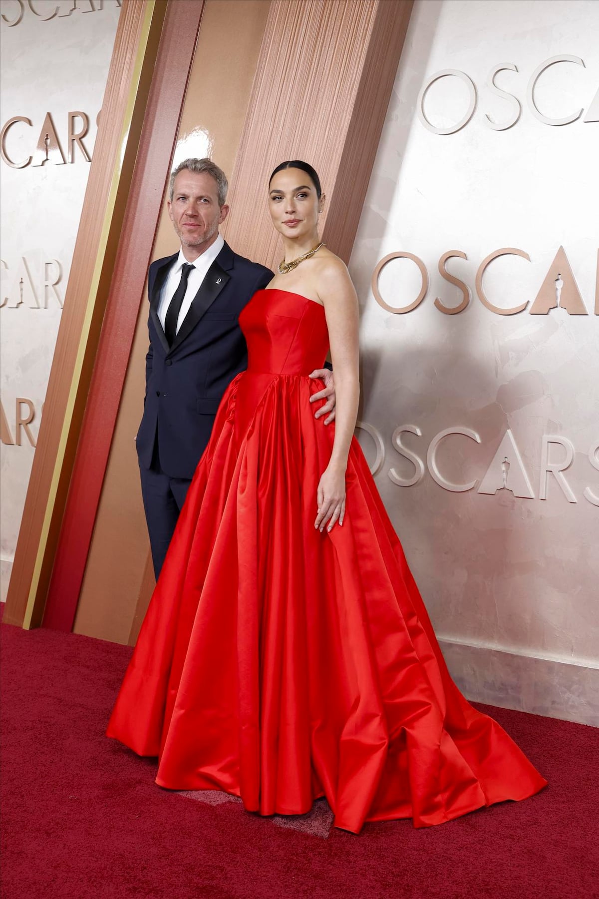 Las 9 parejas más famosas que nos enamoraron en su paso por la alfombra roja de los Óscar