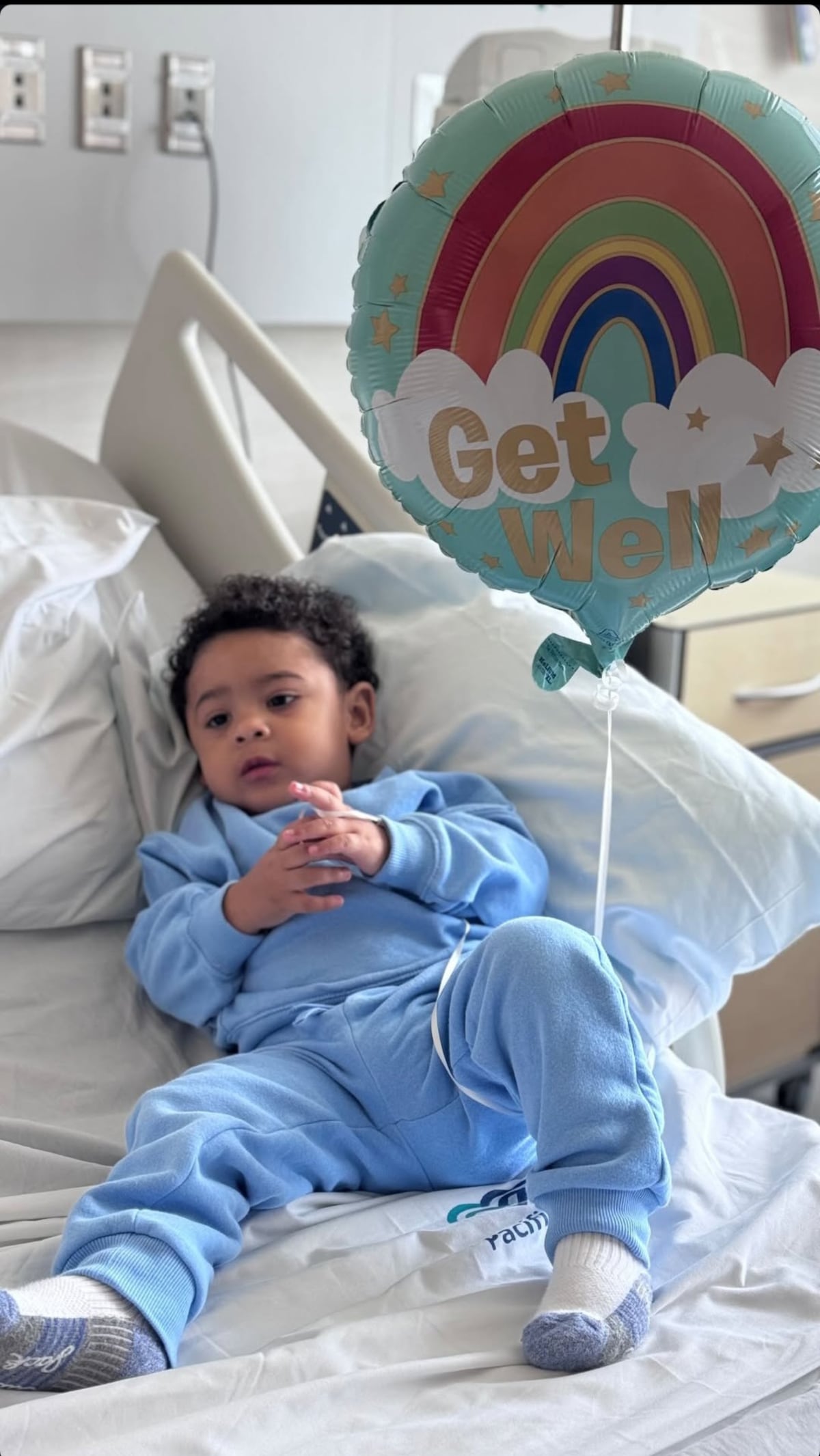 La presentadora Jacky Guzmán revela que su hijo London fue sometido a una cirugía de amígdalas