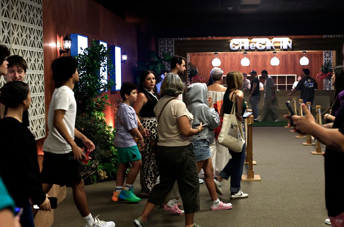 Una exposición en San Juan rinde homenaje a las raíces puertorriqueñas de Bad Bunny