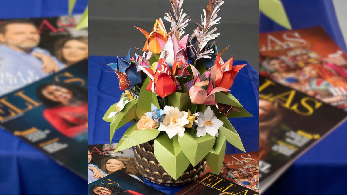 Un ‘bouquet’ de flores de origami hecho con revistas ELLAS