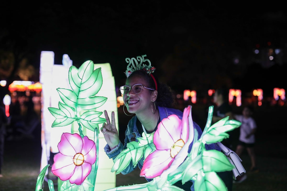 Con luces y colores, el Festival de Linternas Chinas ilumina el Parque Omar