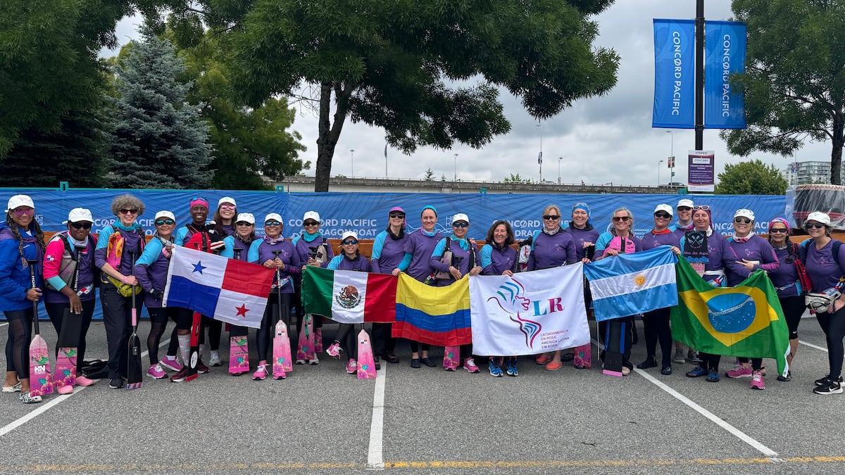 Cuando Latinoamérica rema unida: Pink Warriors de Panamá, junto a otras mujeres latinas, ganan oro en festival mundial en Canadá