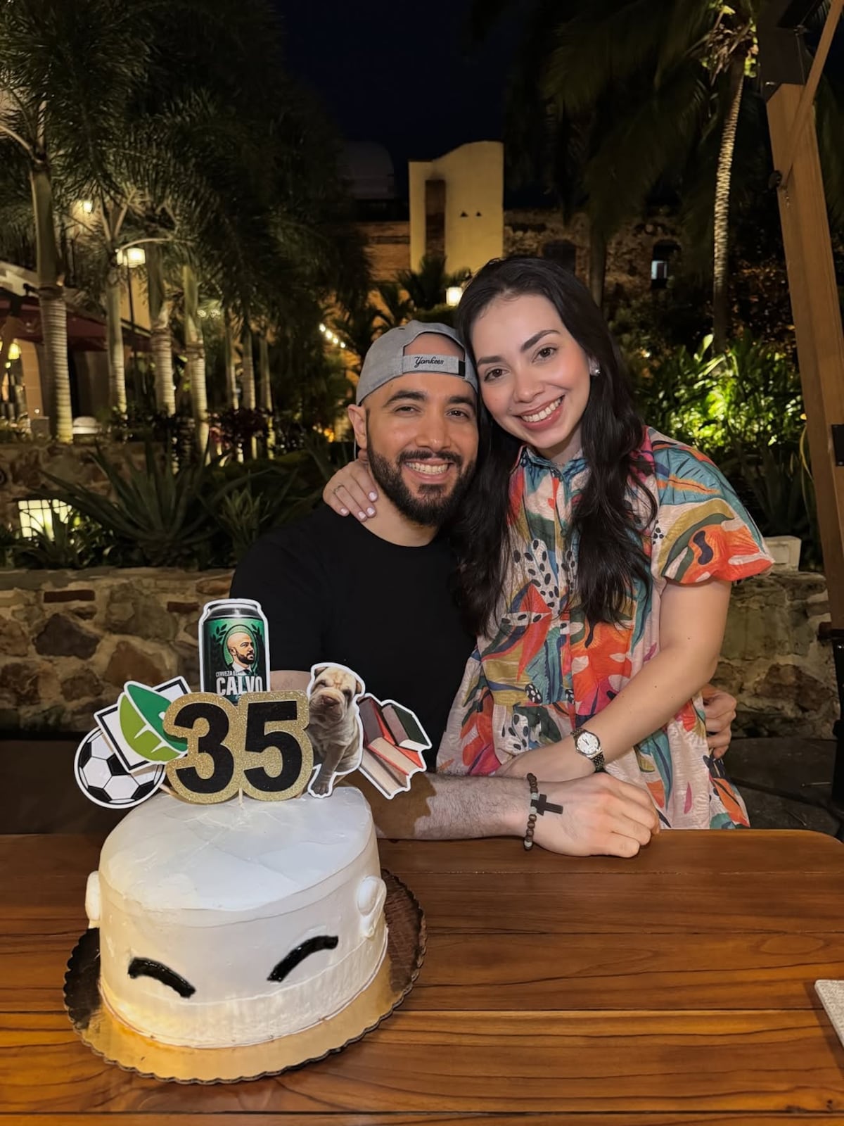 El exdiputado Edison Broce anuncia su compromiso con la abogada y violinista Ioanar Rotar desde el Canal de Panamá