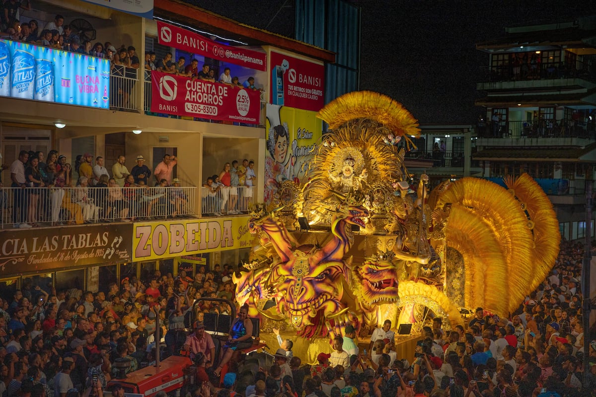 Fianeth Corro, reina de Calle Arriba de Las Tablas 2020 y el maratón de una reina durante los carnavales