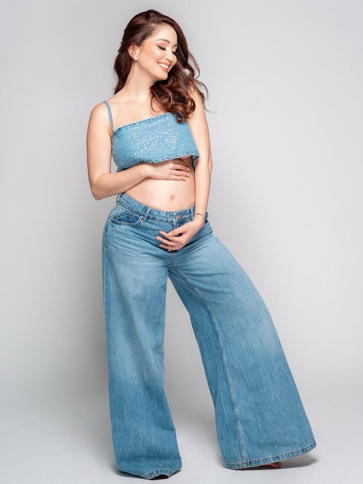 ‘No hay una forma correcta de contar que estás embarazada’: Lily Vargas al revelar su sesión de fotos de embarazo