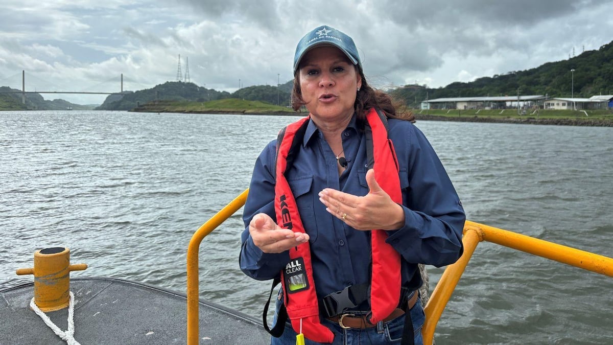 “¡Jefa, jefa, jefa!“: quién es Ilya Espino de Marotta, la ingeniera de casco rosa que al frente del Canal de Panamá supervisa parte del comercio mundial