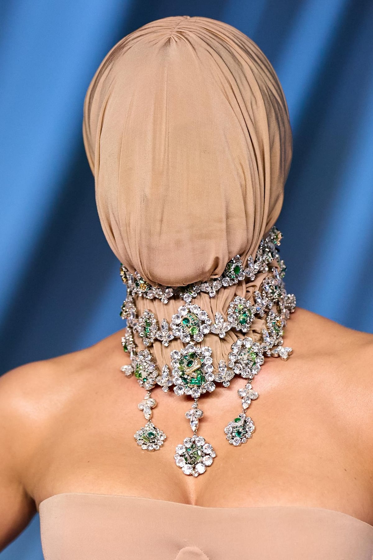 Kim Kardashian con el rostro cubierto y otros 8 ‘looks’ que nos dejó la gala del Academy Museum