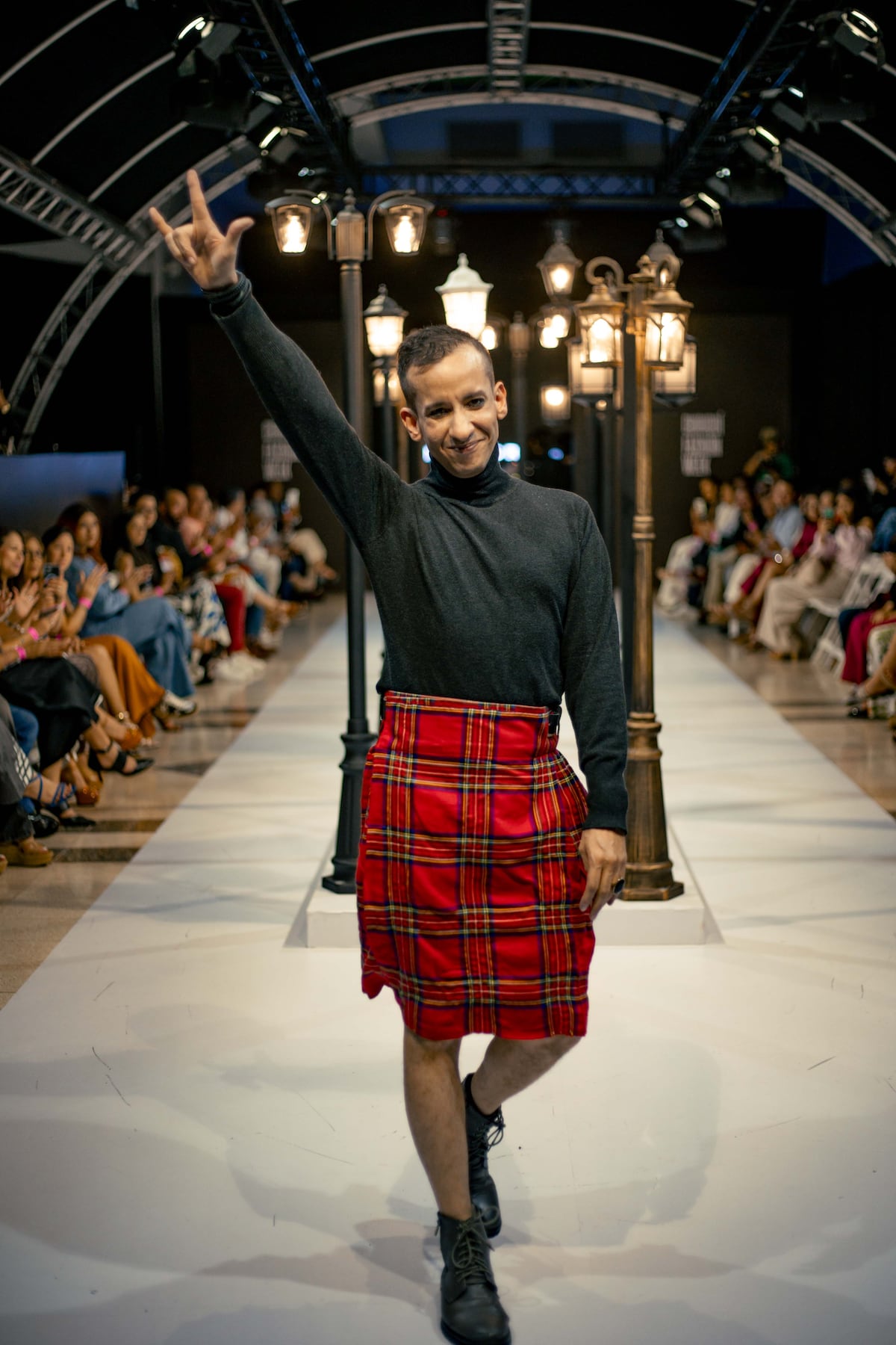 Musas de la música y reflexiones en la pasarela de Nicolas Real en Chiriquí Fashion Week