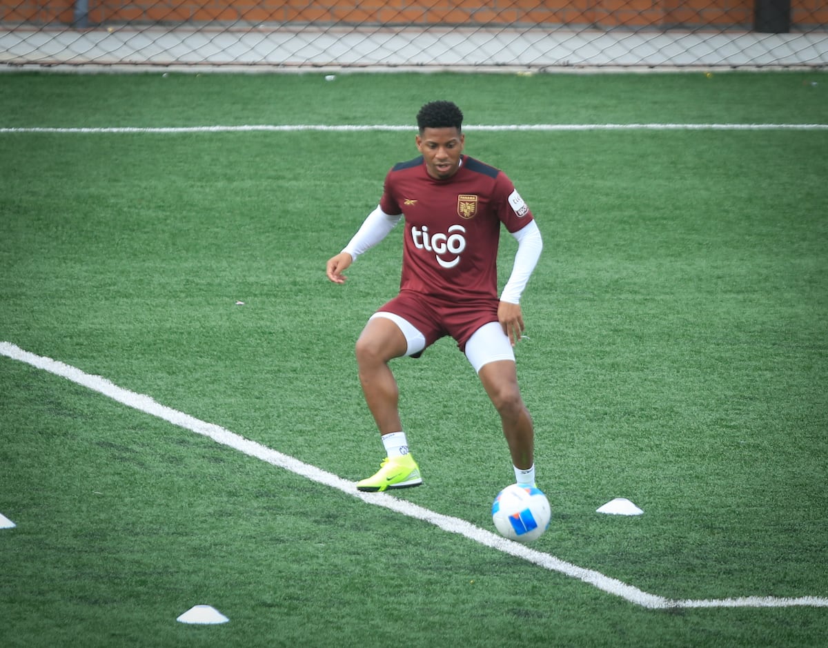 Fotos de la selección mayor masculina de fútbol de Panamá en su entrenamiento