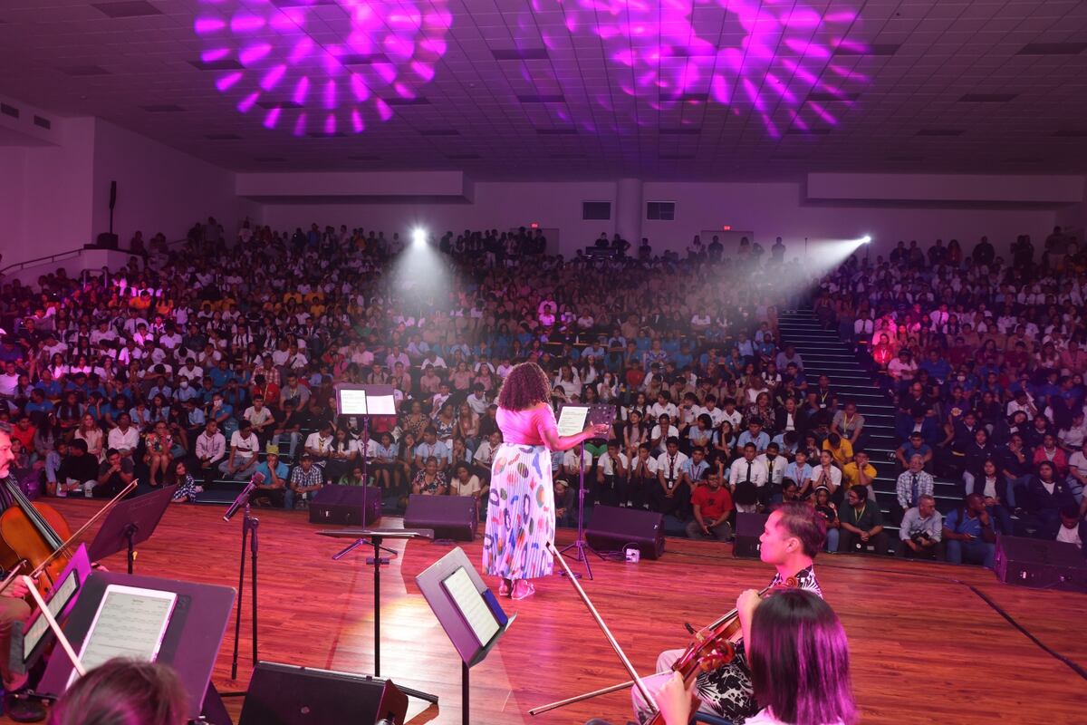 La cantante estadounidense Nova Payton deja un mensaje de amor para Panamá