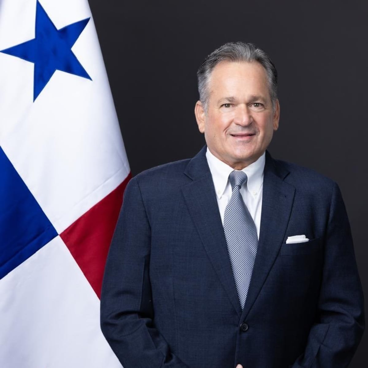 El nuevo ‘look’ de Juan Carlos Navarro, ministro de Ambiente de Panamá