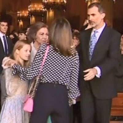 El extraño incidente entre la reina Letizia y doña Sofía