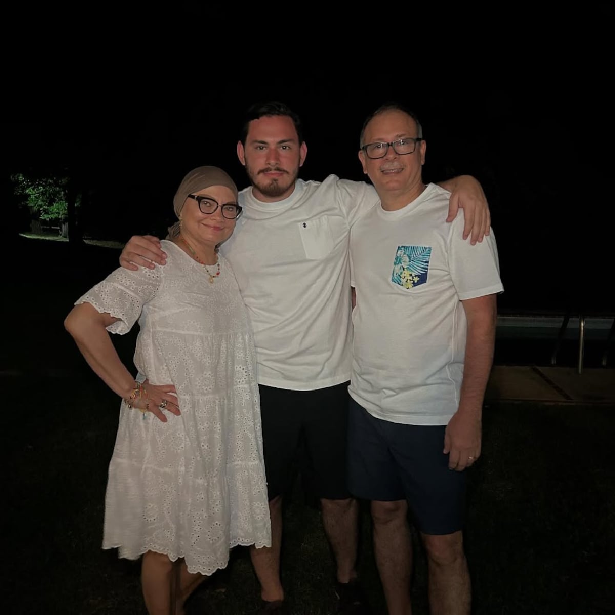 El ex diputado Juan Diego Vázquez celebra los 34 años de matrimonio de sus padres