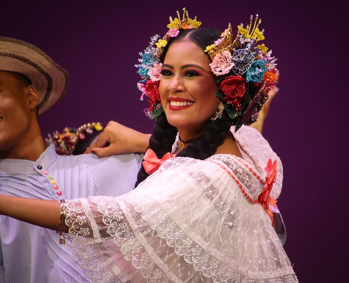 El Teatro Nacional se viste de tradición panameña con su Gala Folklórica anual