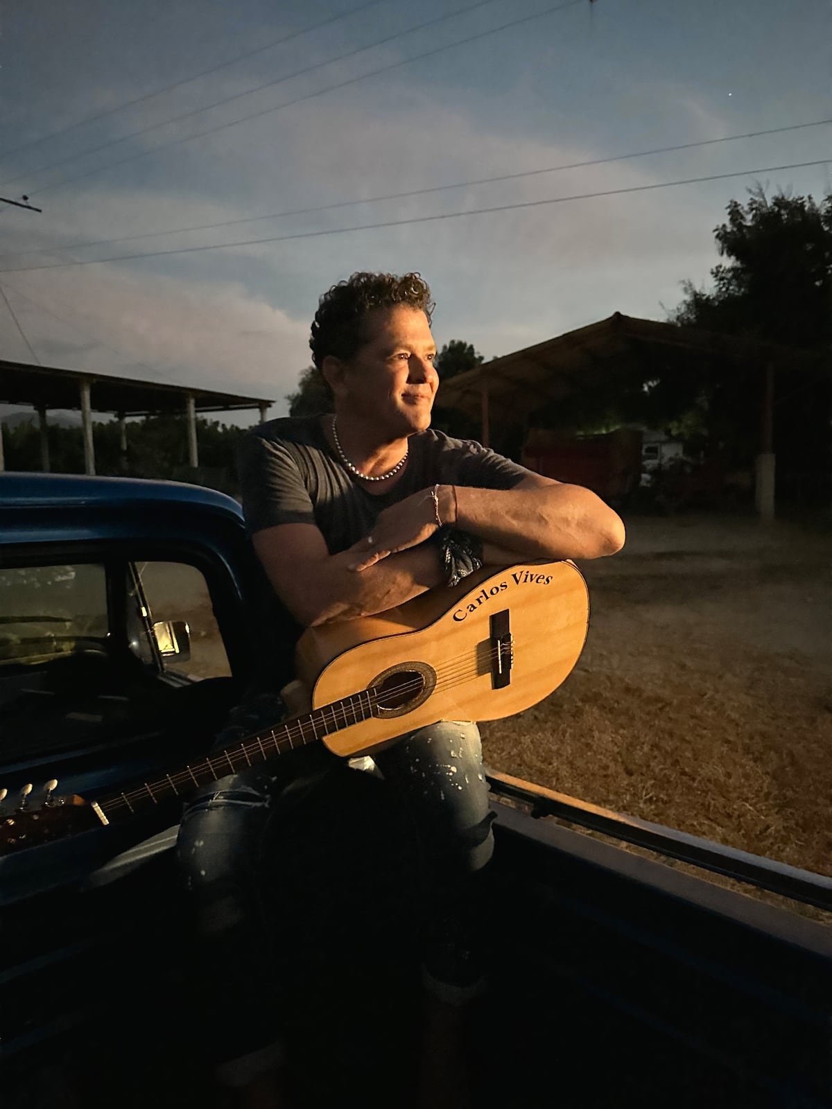 Carlos Vives honra a Escalona y Gabo con nueva versión de álbum ganador de un Latin Grammy