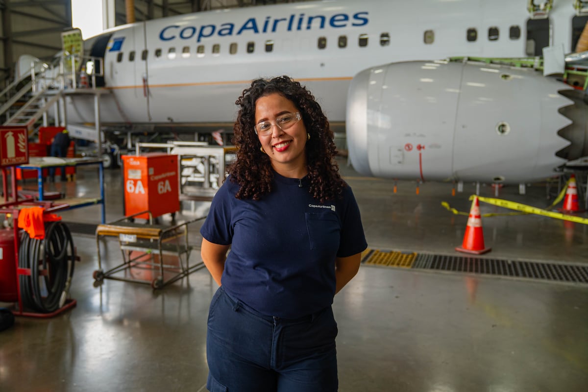 Madely Espinosa: una mujer sobre la ‘corona’ de un avión