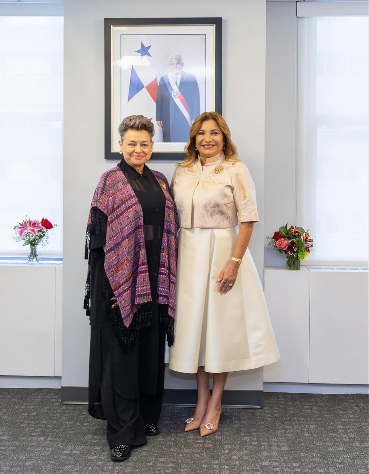 La primera dama Maricel de Mulino y su vestido, creado por el arquitecto tableño Carlos Joel Morales, en Nueva York