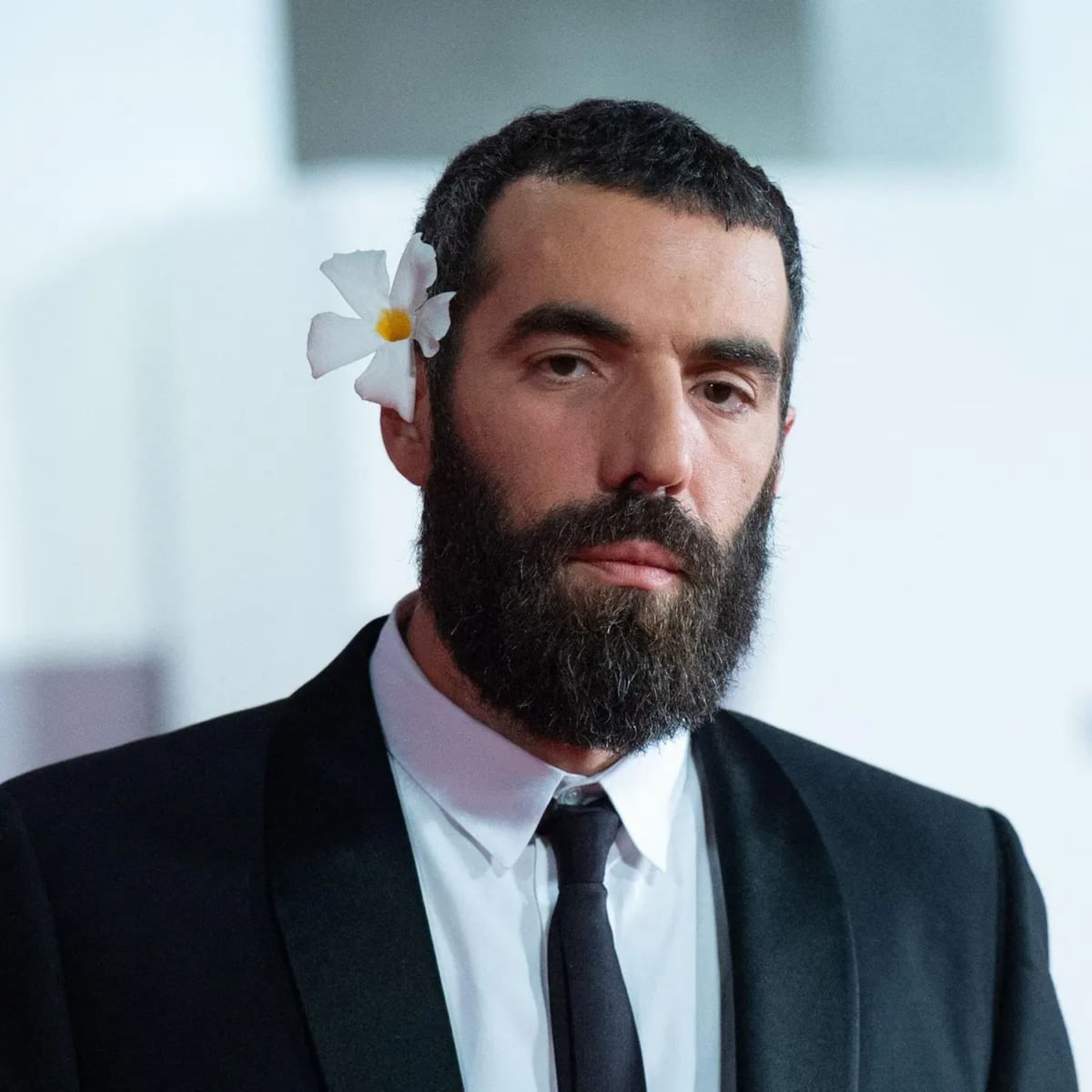 ¿Quién es Romain Gavras, el novio de 41 años de Dua Lipa?