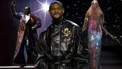 El abrigo de Usher, con 500 horas de bordado a mano y 5 mil cristales de Swarovski, para un concierto en Londres