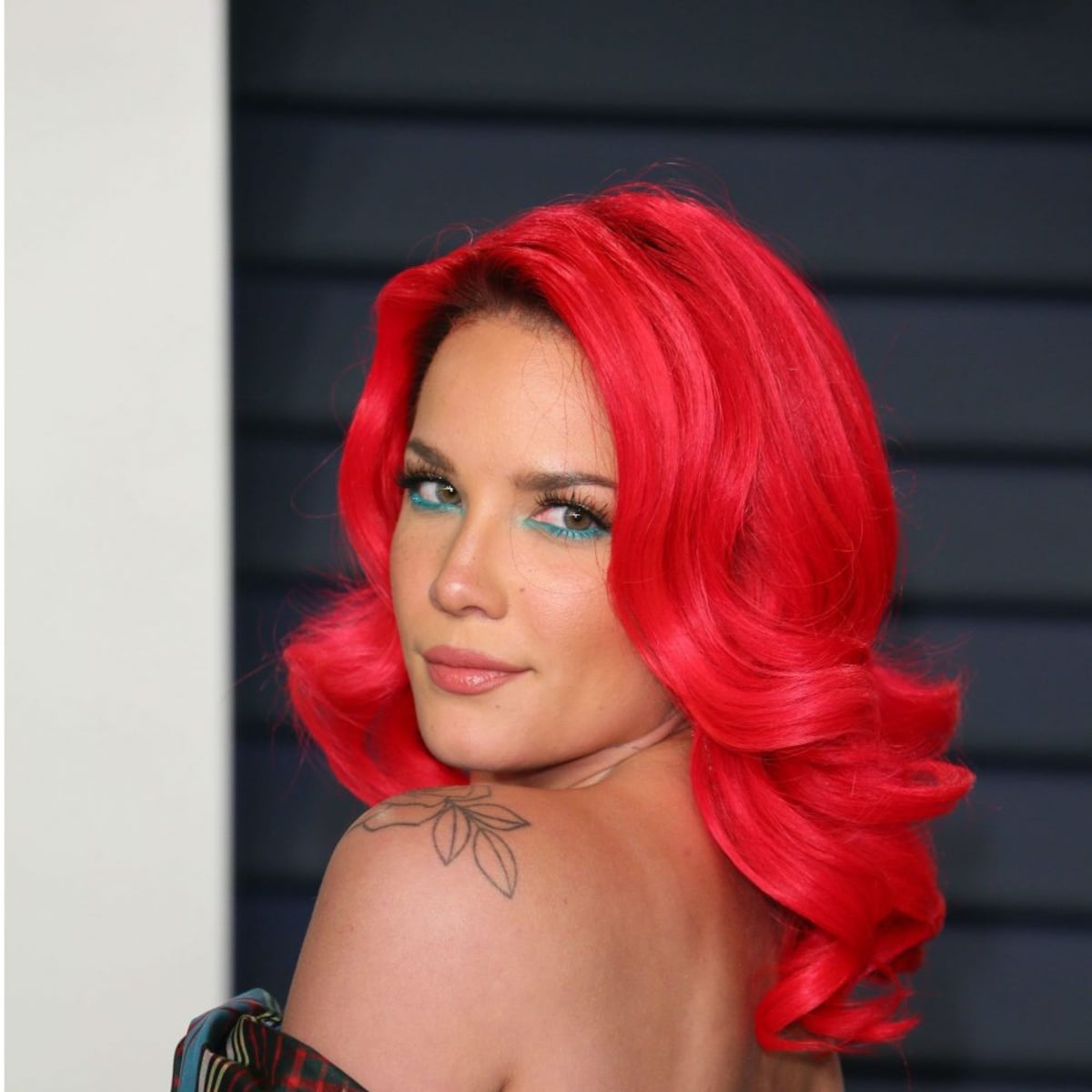 Dile adiós al clásico delineado negro y llena tus ojos de color