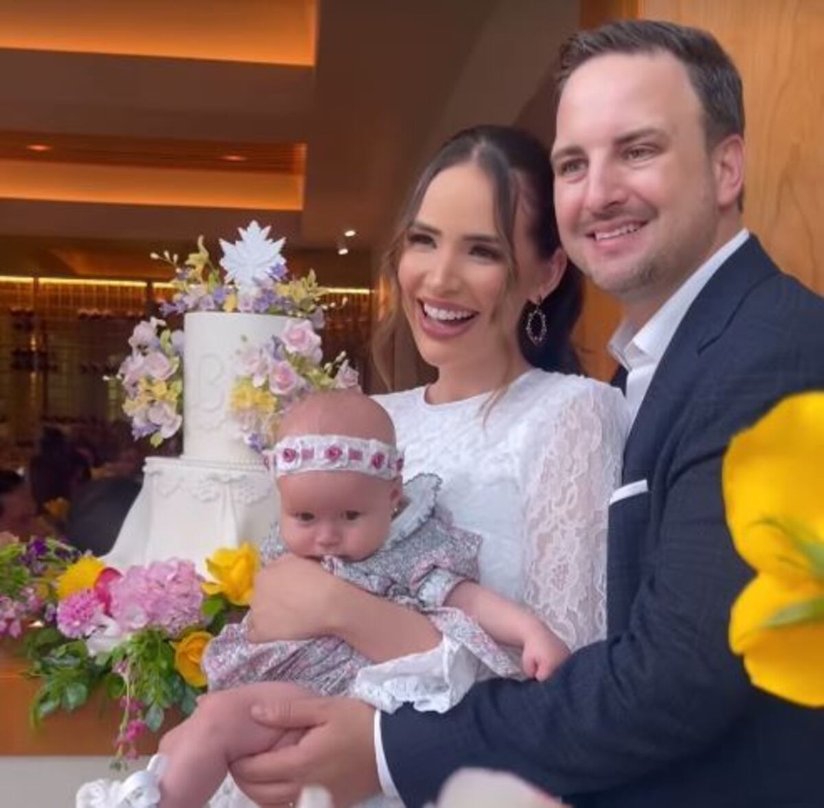 Vestidas de diseñador nacional, Sheldry Sáez celebra el bautizo de su hija Bruna Angelina