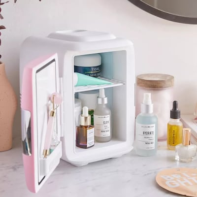 Las mini neveras para ‘skincare’ son adorables y ¿necesarias?