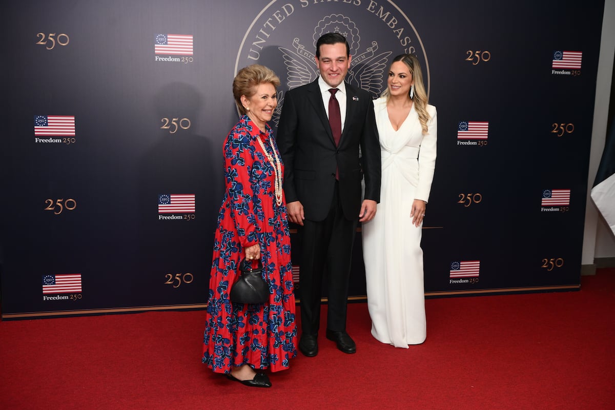 El look de Mayer Mizrachi, Mireya Moscoso y demás invitados a la alfombra roja de la recepción por los 250 años de la independencia de Estados Unidos