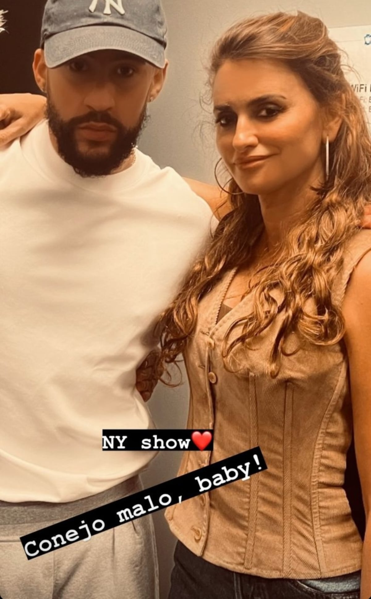 Penélope Cruz celebra sus 50 años en un concierto de Bad Bunny