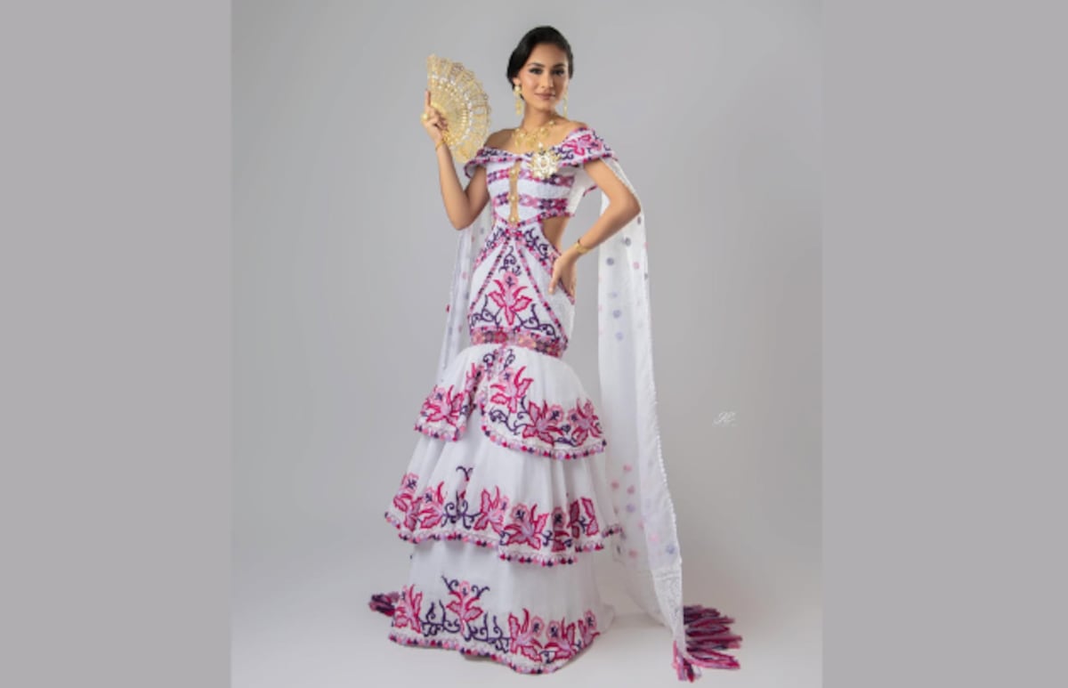 El vestido estilizado de coronación de la Señorita 28 de noviembre de Chepo