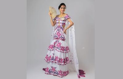 El vestido estilizado de coronación de la Señorita 28 de noviembre de Chepo